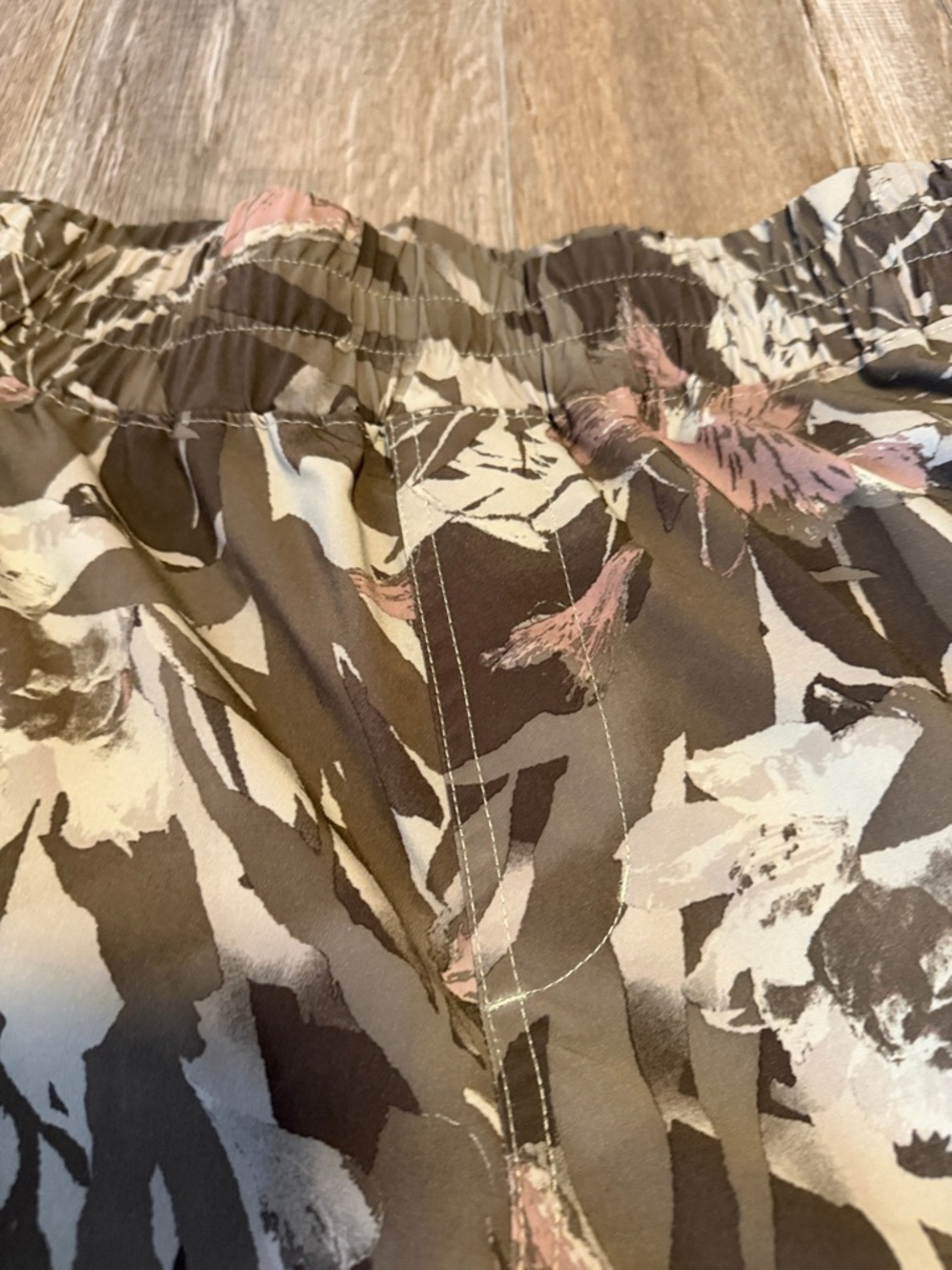 Columbia Women's Pleasant Creek Joggers, featuring a camouflage floral pattern - Picture 11 of 11